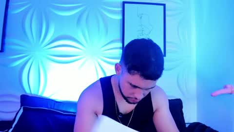 valenssio_moretti online show from May 6, 2026, 2:29 am