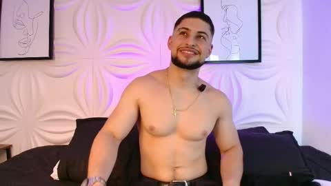 valenssio_moretti online show from May 9, 2026, 1:00 am