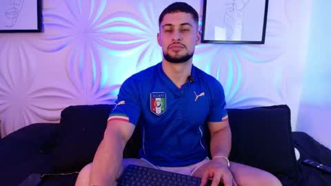 valenssio_moretti online show from May 12, 2026, 1:47 am