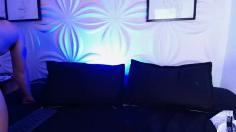 valenssio_moretti online show from May 15, 2026, 1:34 am
