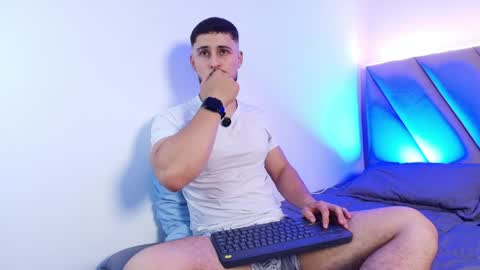 valenssio_moretti online show from May 27, 2026, 1:13 am