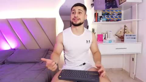 valenssio_moretti online show from June 17, 2026, 1:19 am