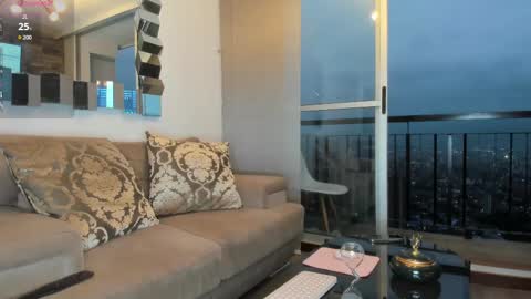 Snapshot of valensweetlove chatting on December 16, 2024, 10:56 pm Valen online show from December 16, 2024, 10:56 pm