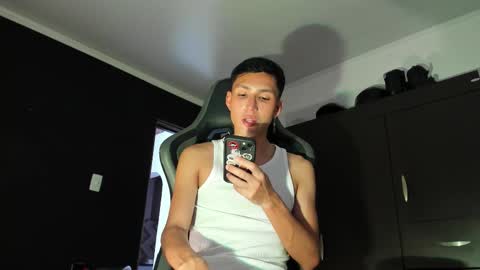 Snapshot of valenteaurum chatting on November 18, 2025, 7:29 pm valentean online show from November 18, 2025, 7:29 pm