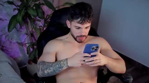 Snapshot of valenthinoking chatting on September 12, 2025, 11:26 pm valenthinoking online show from September 12, 2025, 11:26 pm