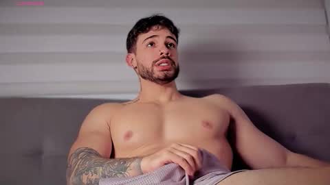 Snapshot of valenthinoking chatting on November 26, 2025, 2:23 am valenthinoking online show from November 26, 2025, 2:23 am