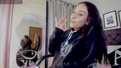 Snapshot of valentina__desire chatting on April 27, 2026, 12:03 pm Valen online show from April 27, 2026, 12:03 pm