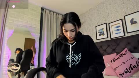 Snapshot of valentina__desire chatting on May 6, 2026, 11:48 am Valen online show from May 6, 2026, 11:48 am
