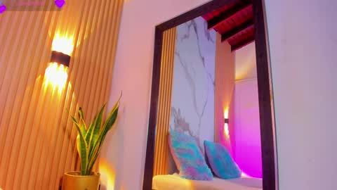 Snapshot of valentina_lux1 chatting on September 19, 2025, 3:19 am Valentina online show from September 19, 2025, 3:19 am