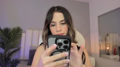 Snapshot of valentina_m17 chatting on January 15, 2025, 4:36 am VALENTINA online show from January 15, 2025, 4:36 am