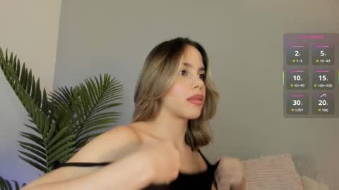 Snapshot of valentina_m17 chatting on October 10, 2025, 11:48 pm VALENTINA online show from October 10, 2025, 11:48 pm