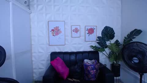 Valentina  online show from September 20, 2025, 10:44 pm