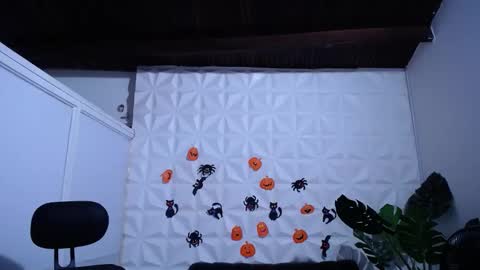 Valentina  online show from October 11, 2025, 9:46 pm