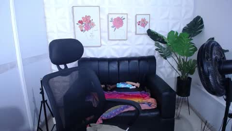 Valentina  online show from October 25, 2025, 8:00 am