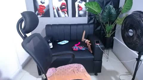 Snapshot of valentina_mature chatting on May 6, 2026, 4:45 pm Valentina online show from May 6, 2026, 4:45 pm