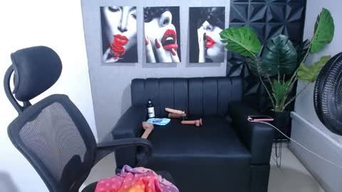 Snapshot of valentina_mature chatting on May 11, 2026, 10:40 pm Valentina online show from May 11, 2026, 10:40 pm