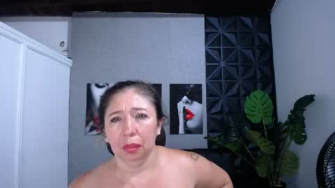 Snapshot of valentina_mature chatting on May 30, 2026, 10:40 pm Valentina online show from May 30, 2026, 10:40 pm