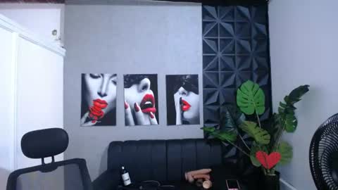 Snapshot of valentina_mature chatting on June 13, 2026, 9:46 pm Valentina online show from June 13, 2026, 9:46 pm