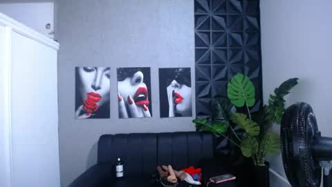 Snapshot of valentina_mature chatting on June 15, 2026, 12:13 am Valentina online show from June 15, 2026, 12:13 am