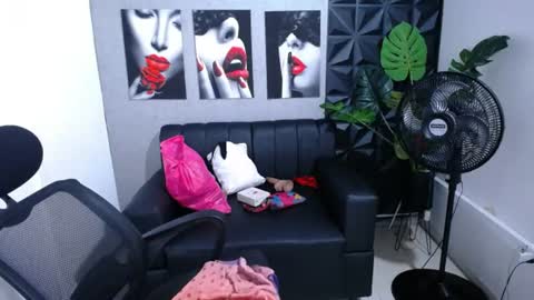 Snapshot of valentina_mature chatting on June 16, 2026, 11:18 pm Valentina online show from June 16, 2026, 11:18 pm