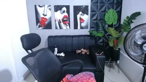 Snapshot of valentina_mature chatting on June 22, 2026, 11:35 pm Valentina online show from June 22, 2026, 11:35 pm