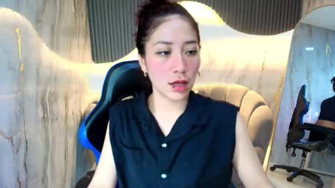 Snapshot of valentina_r_ chatting on November 13, 2025, 4:11 am Valentina online show from November 13, 2025, 4:11 am