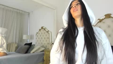 Snapshot of valentina_ross_ chatting on February 13, 2025, 12:21 pm Valentina online show from February 13, 2025, 12:21 pm