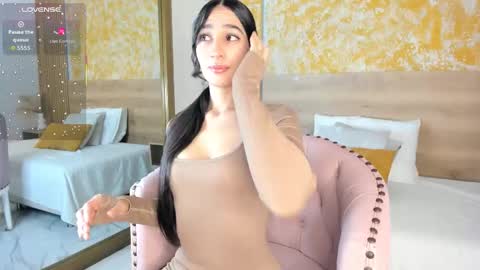 Valentina  online show from December 18, 2025, 11:38 am