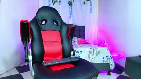 valentina_y_sneiderr online show from May 27, 2026, 11:02 pm