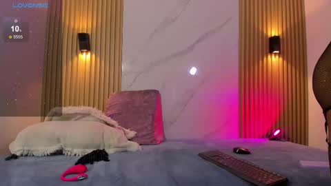 valentinaliux_ online show from March 4, 2026, 11:27 am