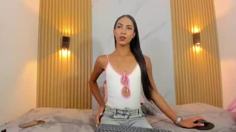 Snapshot of valentinaliux_ chatting on June 12, 2026, 11:42 am valentinaliux_ online show from June 12, 2026, 11:42 am