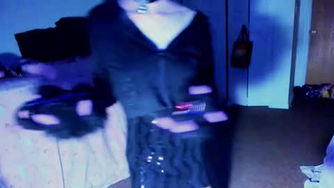 Snapshot of valentinas_dream chatting on September 15, 2025, 12:32 am Tina Bates online show from September 15, 2025, 12:32 am