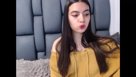 valentinasmith18 online show from June 18, 2026, 7:51 pm