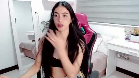 Valentina  online show from May 3, 2026, 12:38 am