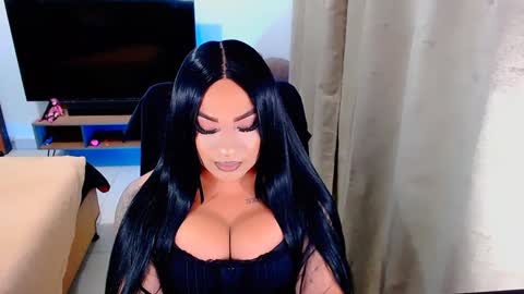 Snapshot of valentinaxqueen chatting on December 19, 2024, 11:14 pm online show from December 19, 2024, 11:14 pm