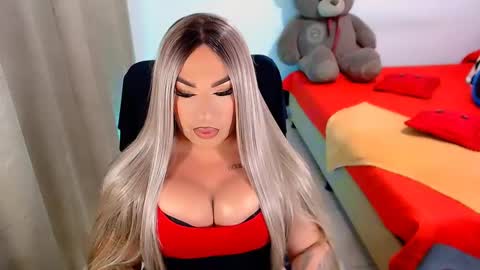 Snapshot of valentinaxqueen chatting on March 1, 2025, 11:15 pm online show from March 1, 2025, 11:15 pm