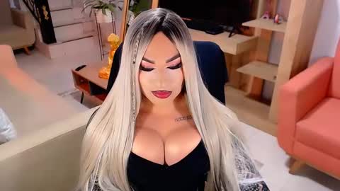 Snapshot of valentinaxqueen chatting on March 9, 2025, 11:03 pm online show from March 9, 2025, 11:03 pm