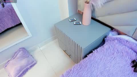 Mia  online show from February 11, 2026, 9:20 pm