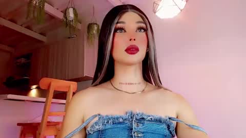 Snapshot of valentinne_marian chatting on February 8, 2025, 11:12 am Marian online show from February 8, 2025, 11:12 am