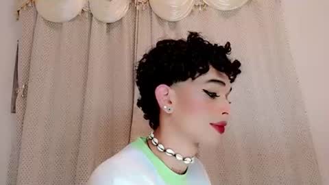 Snapshot of valentinne_marian chatting on December 17, 2025, 4:29 am Marian online show from December 17, 2025, 4:29 am