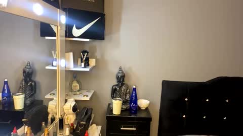 valentino_bs online show from March 10, 2026, 3:06 pm