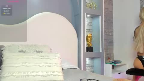 valentino_moretti online show from February 3, 2026, 12:10 pm