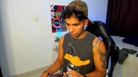 VALENTINO MOURA online show from February 26, 2025, 4:24 pm