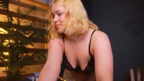 valeri______ online show from June 20, 2026, 7:05 pm