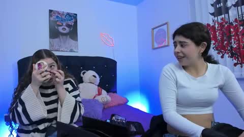 Valeria and Zoe online show from March 13, 2026, 1:29 pm