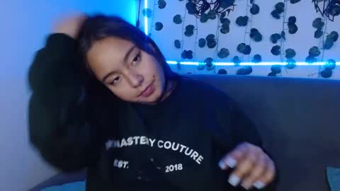 valeria online show from December 21, 2024, 4:41 am