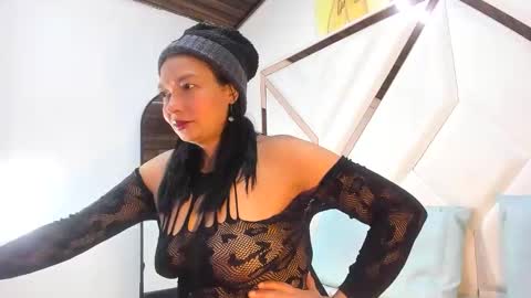 valeria_gil_ online show from April 28, 2026, 3:22 am