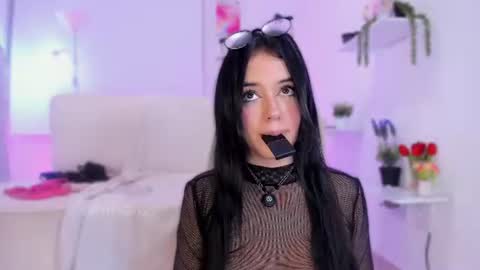 Valeria Londoo online show from June 14, 2026, 2:24 am