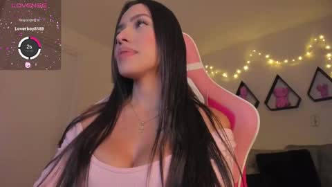 Snapshot of valeria_uribe22 chatting on January 9, 2025, 12:35 am online show from January 9, 2025, 12:35 am