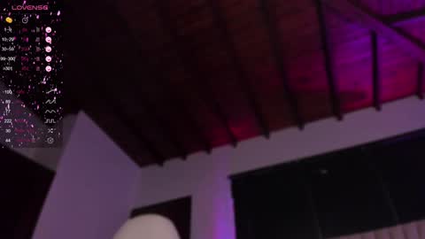 Snapshot of valeria_uribe22 chatting on February 7, 2025, 9:26 pm online show from February 7, 2025, 9:26 pm